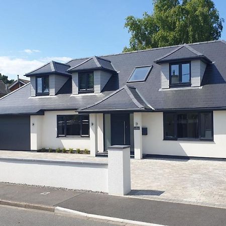 Large Modern Self Contained Apartment In Lymington Bagian luar foto