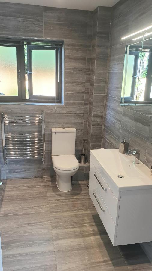 Large Modern Self Contained Apartment In Lymington Bagian luar foto