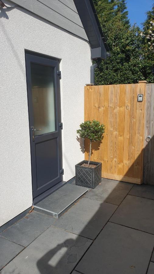 Large Modern Self Contained Apartment In Lymington Bagian luar foto