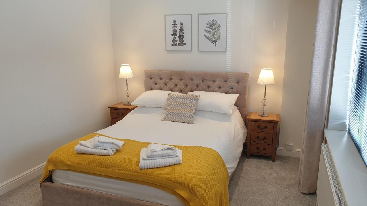 Large Modern Self Contained Apartment In Lymington Bagian luar foto