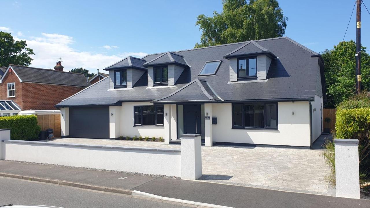 Large Modern Self Contained Apartment In Lymington Bagian luar foto
